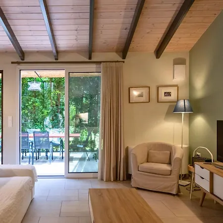 Country - * Kalamáta